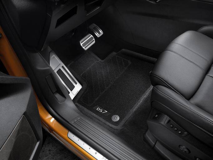 JEU DE TAPIS MOQUETTE AIGUILLETEE AVANT ET ARRIERE